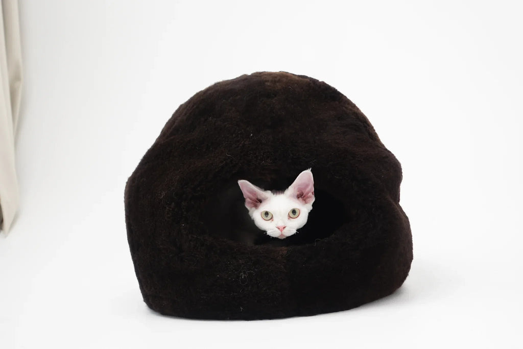 Letto nido per animali domestici in pelle di pecora – Marrone