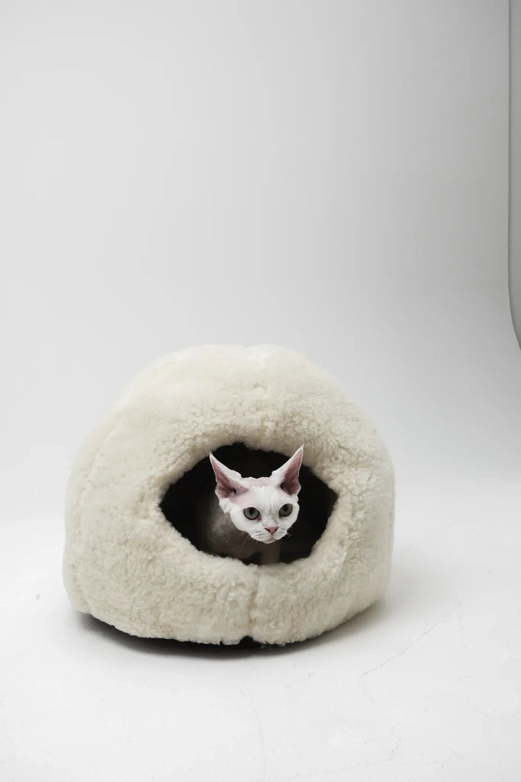 MELLOW Nest Haustierhöhle aus Wolle – Weiss