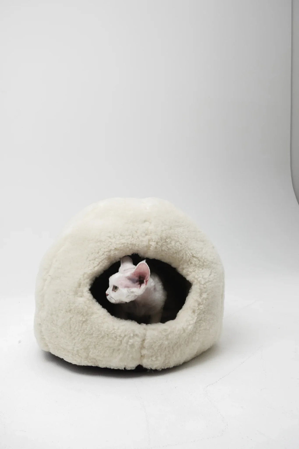MELLOW Nest Haustierhöhle aus Wolle – Weiss