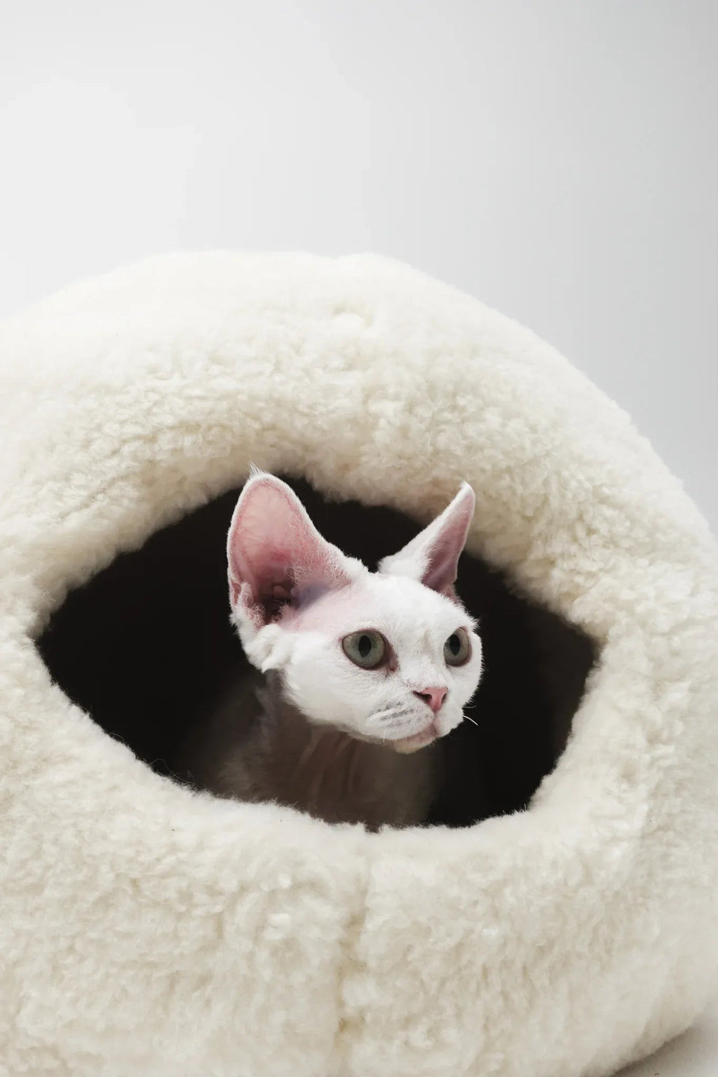 MELLOW Nest Haustierhöhle aus Wolle – Weiss