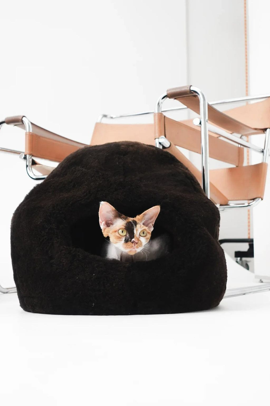 Letto nido per animali domestici in pelle di pecora – Marrone