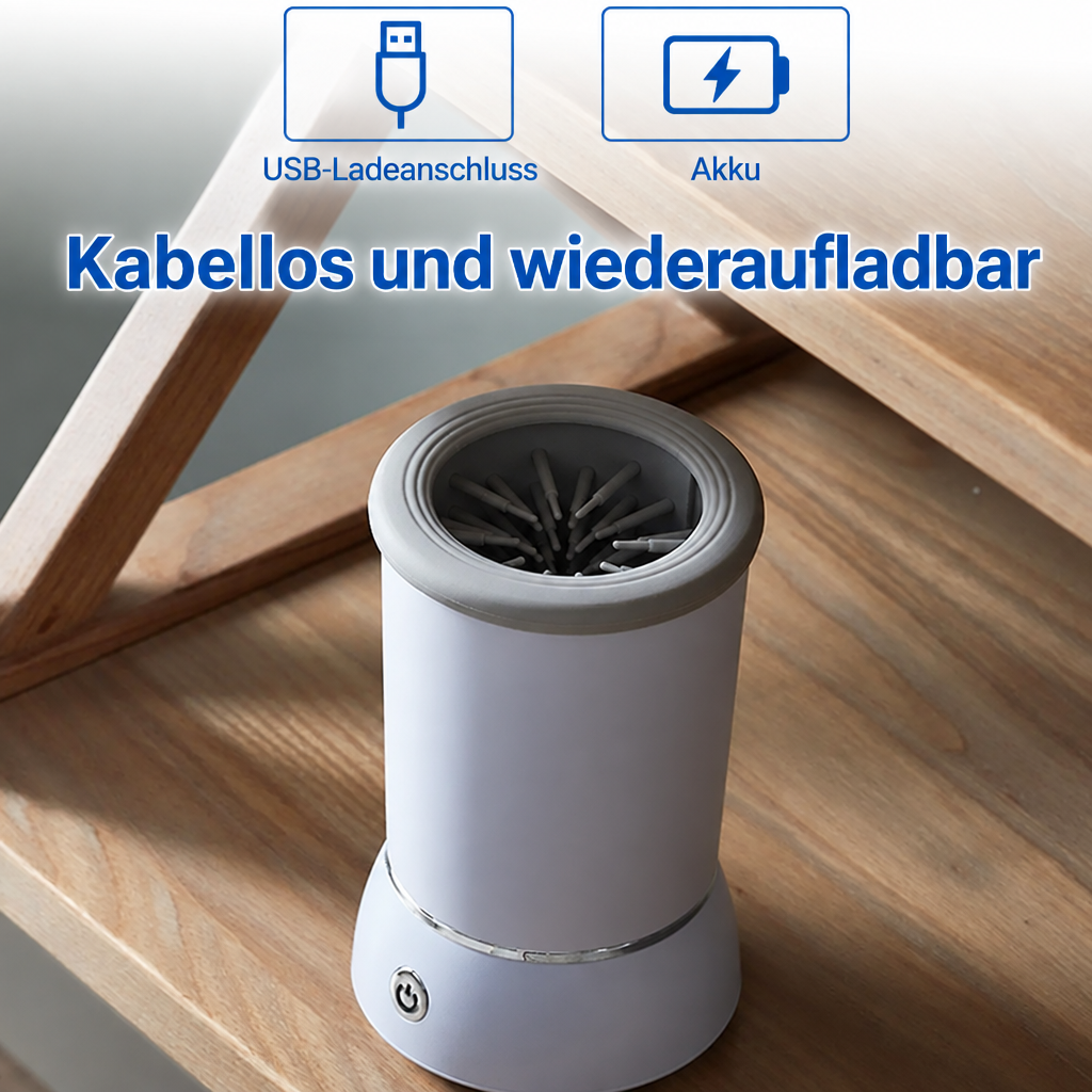 Weisser Pfotenreiniger auf einer Holzfläche mit USB- und Akkusymbol sowie der Aufschrift «Kabellos und wiederaufladbar»