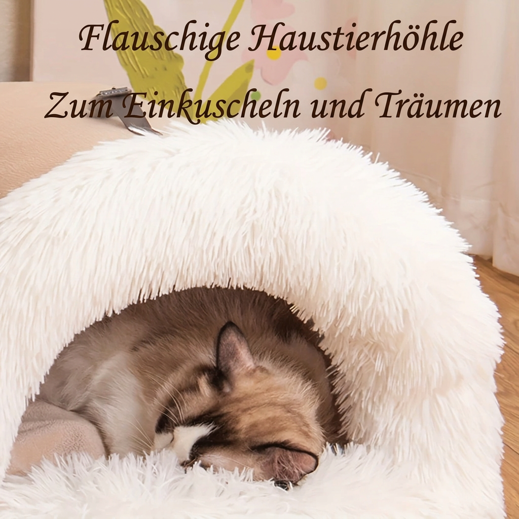 Nahaufnahme einer schlafenden Katze in der Höhle mit dem Schriftzug «Zum Einkuscheln und Träumen»