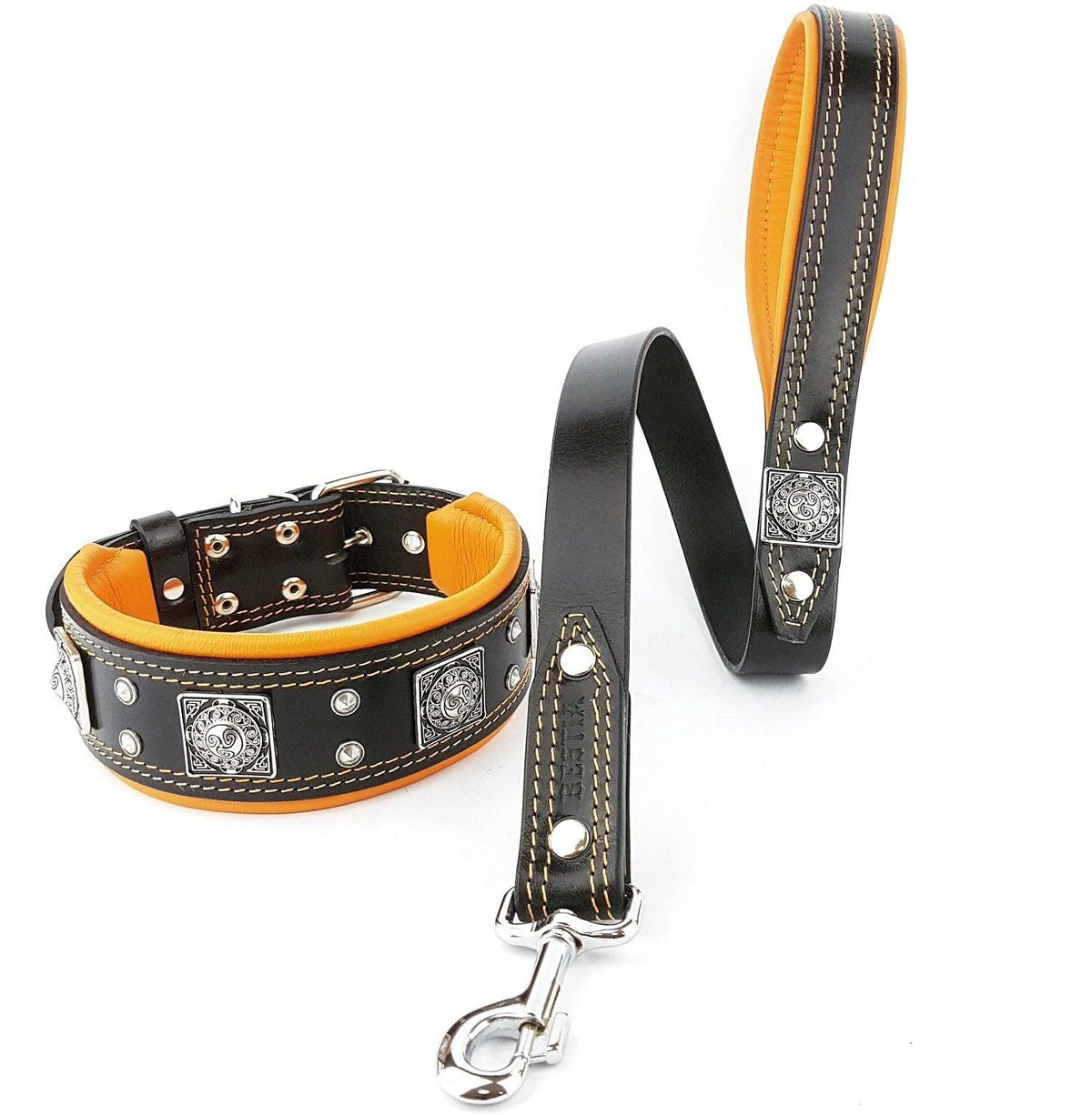 BESTIA Eros Set mit schwarzem Halsband und passender Leine, orangefarbener Polsterung und silberfarbenen Ziernieten.