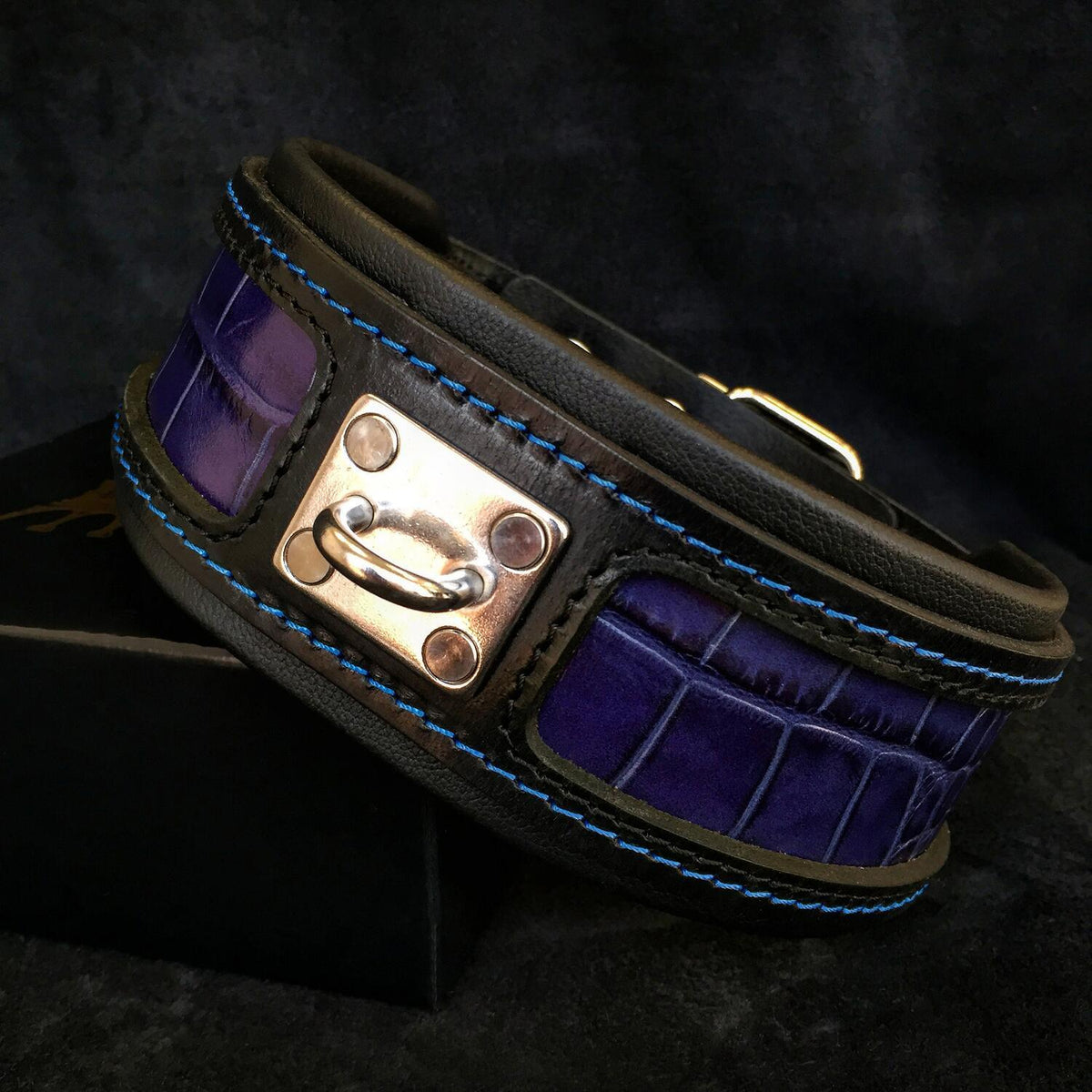 BESTIA Lederhalsband Reptile – M bis XXL, blau